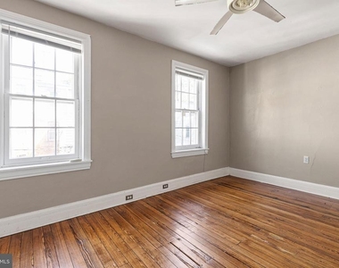 1010 Trenton Place - Photo Thumbnail 15