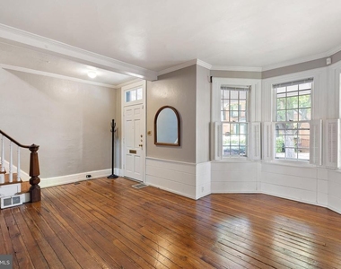 1010 Trenton Place - Photo Thumbnail 4