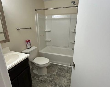 104 Southern Boulevard - Photo Thumbnail 6