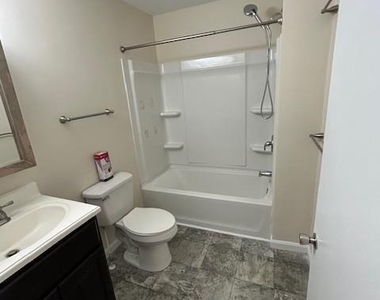 104 Southern Boulevard - Photo Thumbnail 7
