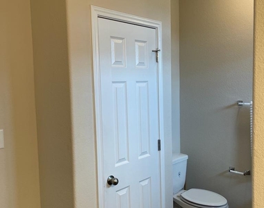 160 Earl Keen St - Photo Thumbnail 11