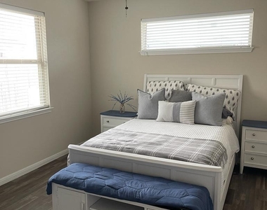 160 Earl Keen St - Photo Thumbnail 9