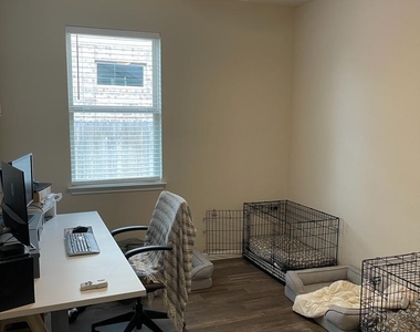 160 Earl Keen St - Photo Thumbnail 17