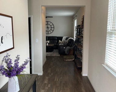 160 Earl Keen St - Photo Thumbnail 3