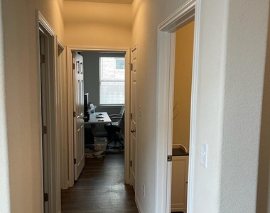 160 Earl Keen St - Photo Thumbnail 13
