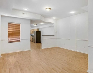 729 10th Street Ne - Photo Thumbnail 2