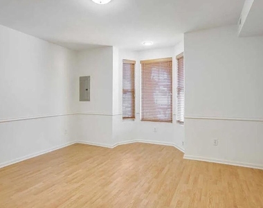 729 10th Street Ne - Photo Thumbnail 1