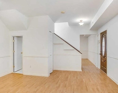 729 10th Street Ne - Photo Thumbnail 3