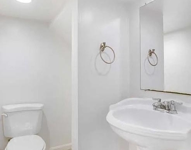 729 10th Street Ne - Photo Thumbnail 4