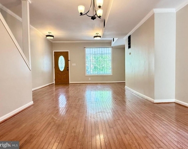 1004 Girard Street Nw - Photo Thumbnail 6