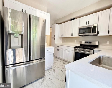 1004 Girard Street Nw - Photo Thumbnail 9
