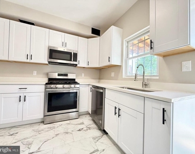 1004 Girard Street Nw - Photo Thumbnail 10
