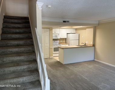 100 Fairway Park Boulevard - Photo Thumbnail 2