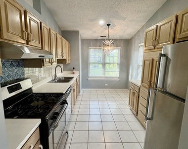 319 Deer Glen Way - Photo Thumbnail 8
