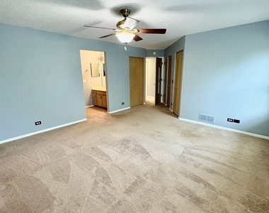319 Deer Glen Way - Photo Thumbnail 17