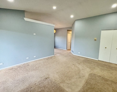 319 Deer Glen Way - Photo Thumbnail 5