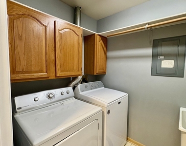 319 Deer Glen Way - Photo Thumbnail 10