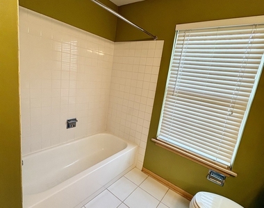 319 Deer Glen Way - Photo Thumbnail 12