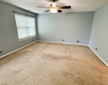 319 Deer Glen Way - Photo Thumbnail 16