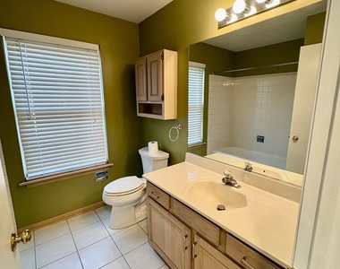 319 Deer Glen Way - Photo Thumbnail 11