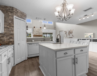 519 Islamorada Drive S - Photo Thumbnail 6