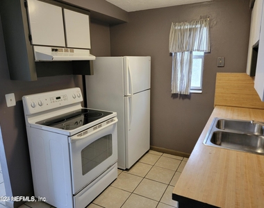 1443 Winnebago Avenue - Photo Thumbnail 4