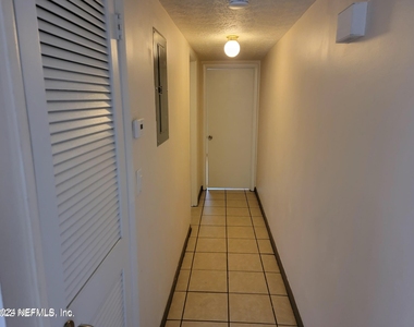 1443 Winnebago Avenue - Photo Thumbnail 6