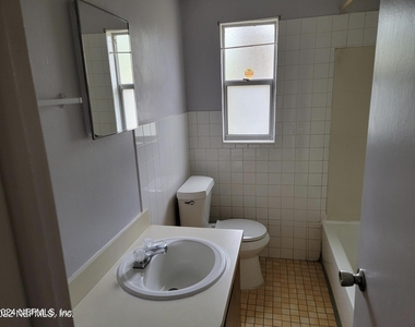 1443 Winnebago Avenue - Photo Thumbnail 5