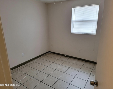 1443 Winnebago Avenue - Photo Thumbnail 8