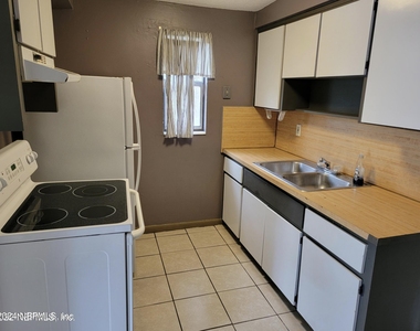 1443 Winnebago Avenue - Photo Thumbnail 3