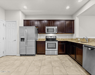 6791 Roundleaf Drive - Photo Thumbnail 9