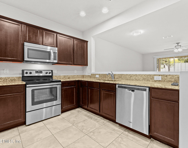 6791 Roundleaf Drive - Photo Thumbnail 11