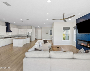 401 Marquesa Cir Circle - Photo Thumbnail 12