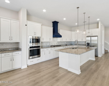 401 Marquesa Cir Circle - Photo Thumbnail 13