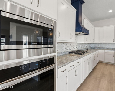401 Marquesa Cir Circle - Photo Thumbnail 16