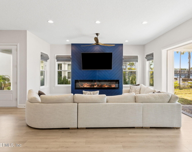 401 Marquesa Cir Circle - Photo Thumbnail 9