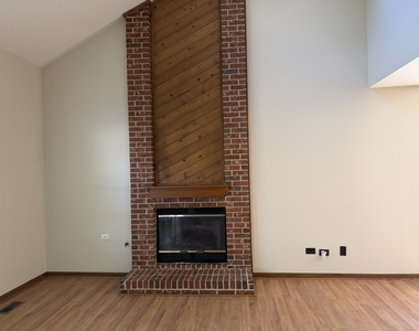 101 S Oakhurst Drive - Photo Thumbnail 8