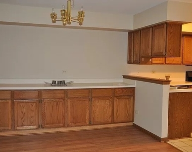 101 S Oakhurst Drive - Photo Thumbnail 2