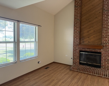 101 S Oakhurst Drive - Photo Thumbnail 7