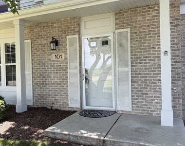 101 S Oakhurst Drive - Photo Thumbnail 6