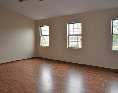 101 S Oakhurst Drive - Photo Thumbnail 3