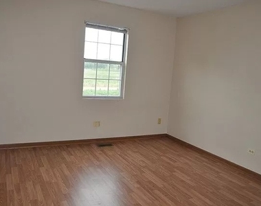 101 S Oakhurst Drive - Photo Thumbnail 4
