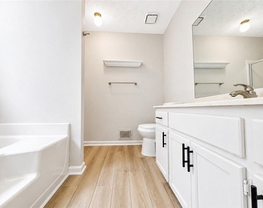 1400 Chalet Circle - Photo Thumbnail 6