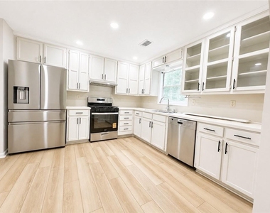 1400 Chalet Circle - Photo Thumbnail 3