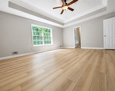 1400 Chalet Circle - Photo Thumbnail 5