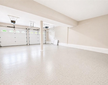 1400 Chalet Circle - Photo Thumbnail 9