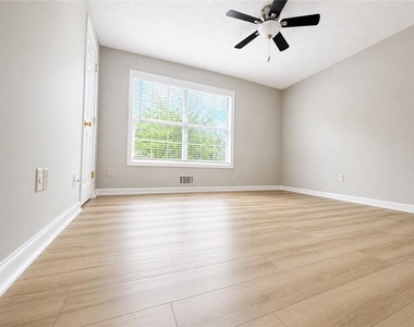 1400 Chalet Circle - Photo Thumbnail 7