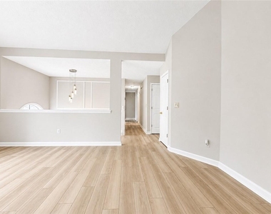 1400 Chalet Circle - Photo Thumbnail 4