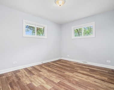 16125 Marshfield Avenue - Photo Thumbnail 6