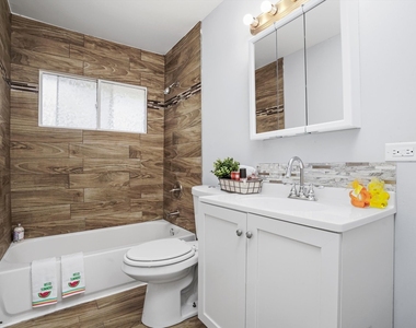 16125 Marshfield Avenue - Photo Thumbnail 2